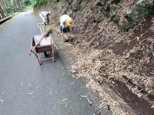 自治会道路清掃2025.6竹落ち葉-上直竹上分の写真